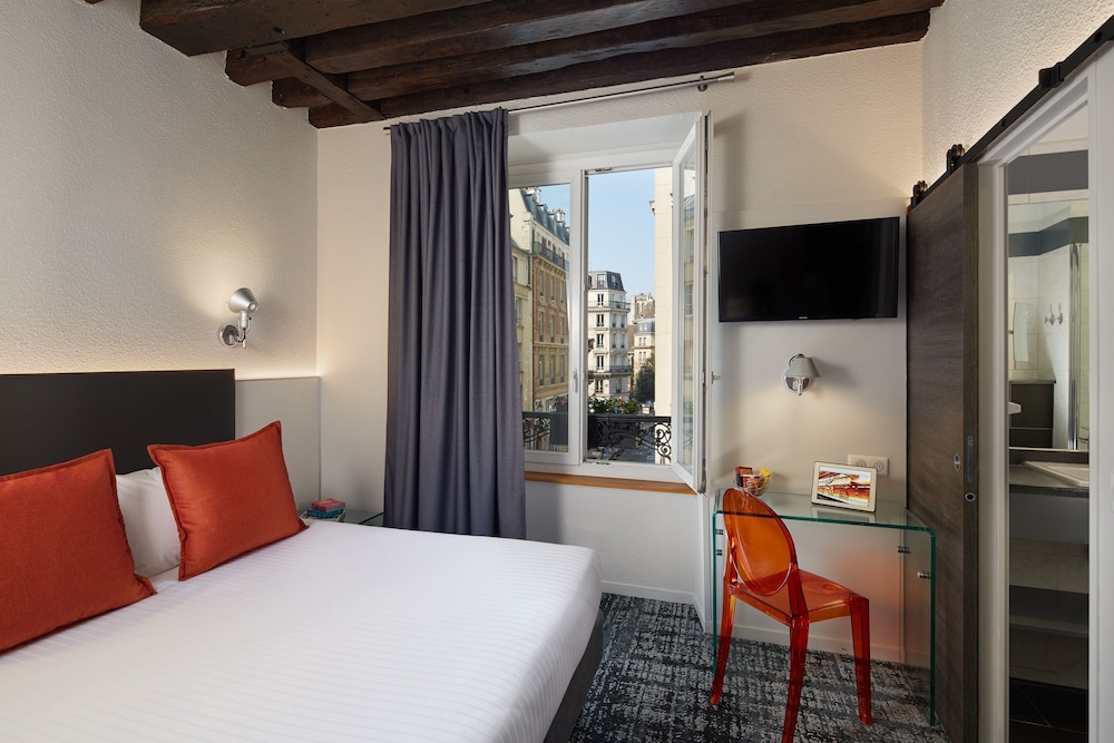 UNE AUTRE CHAMBRE 8/50