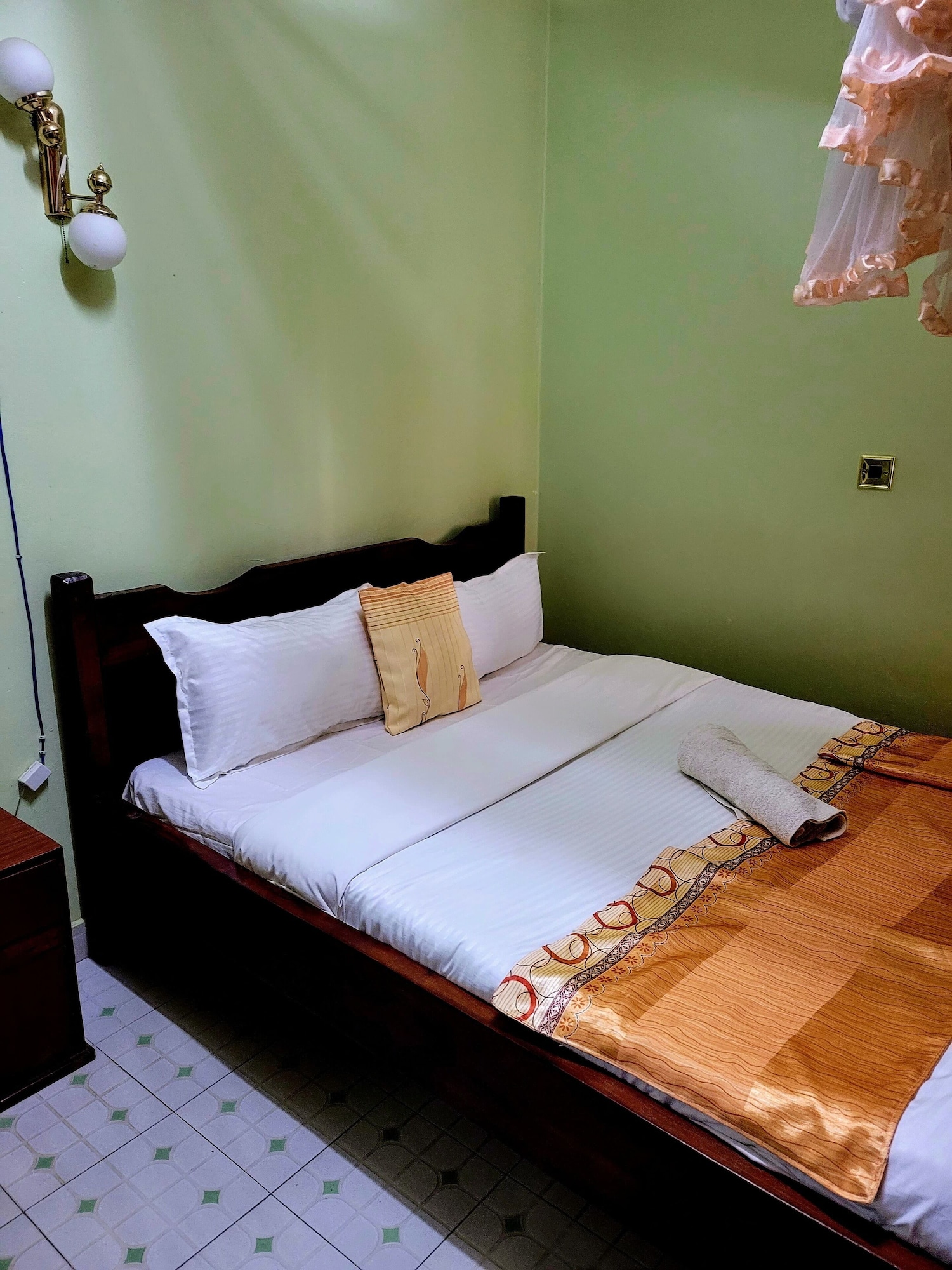 DELUXE, DOUBLE BED
