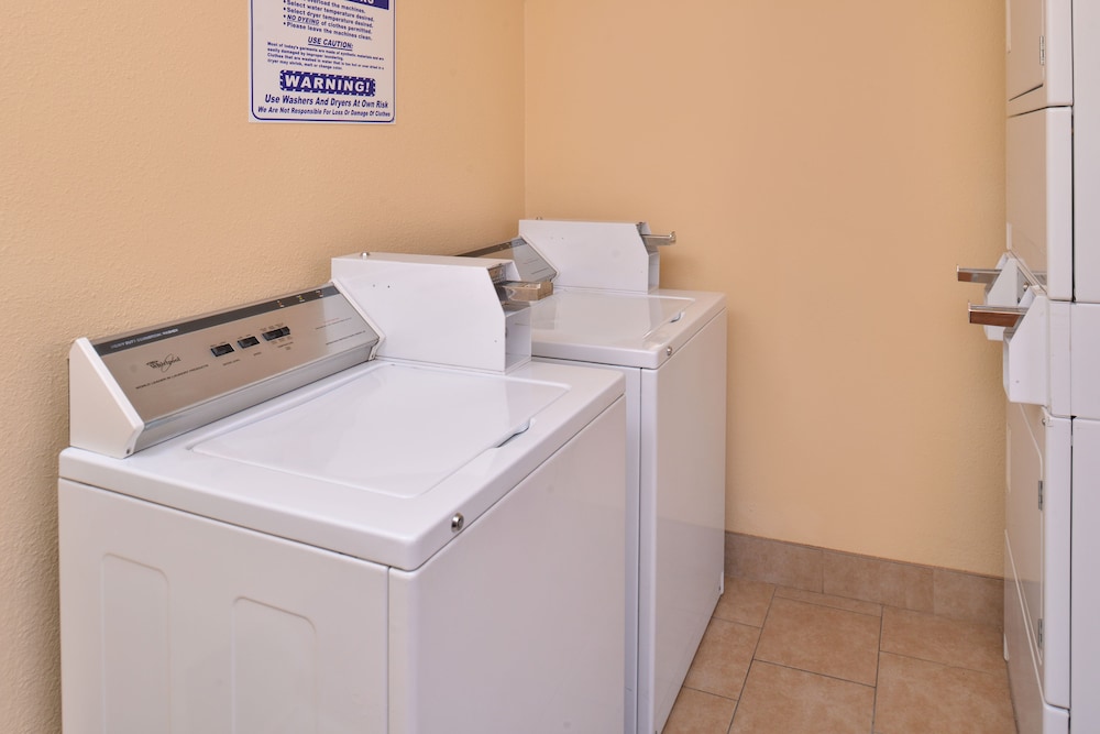 Red Roof Inn & Suites Irving - DFW Airport South 6/45