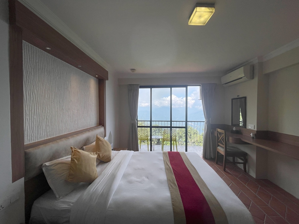 1 BEDROOM, DELUXE, DOUBLE BED, MOUNTAIN VIEW, BALCONY