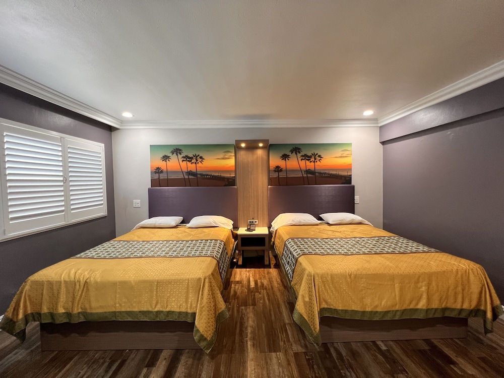 DELUXE, 2 QUEEN BEDS