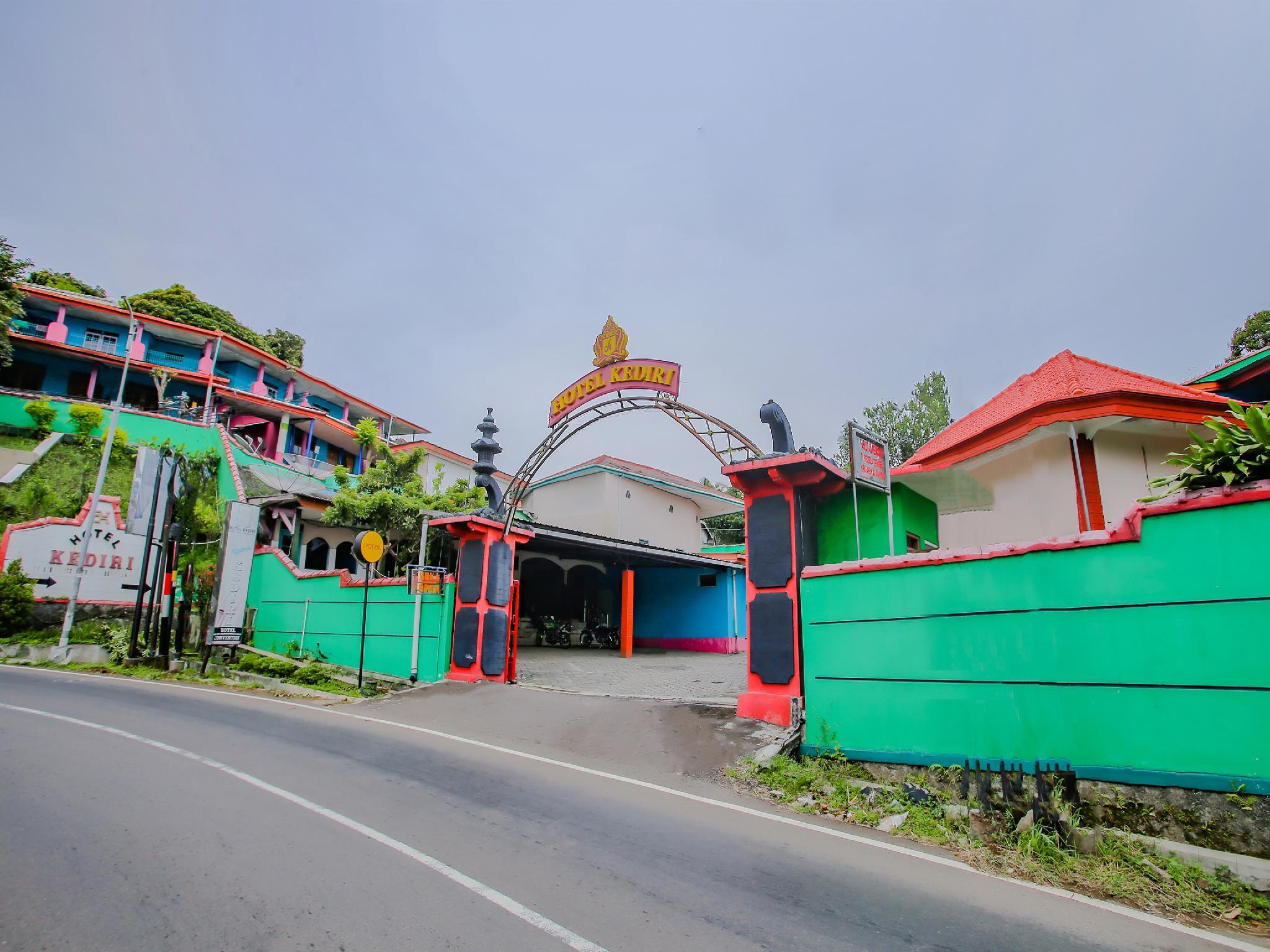 SPOT ON 90100 Hotel Kediri Bandungan 2/20