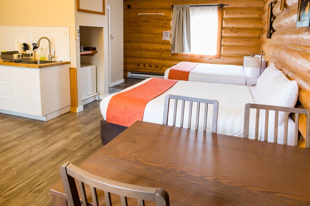 Glacier House Resort 26/36