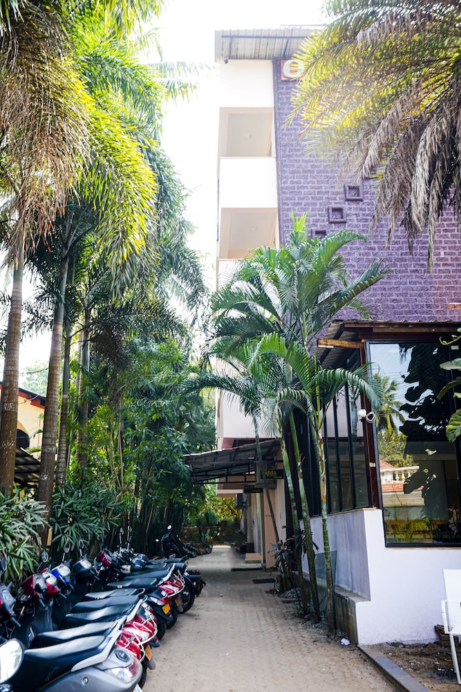 Oyo Premium Anjuna Flea Market Road 42/50