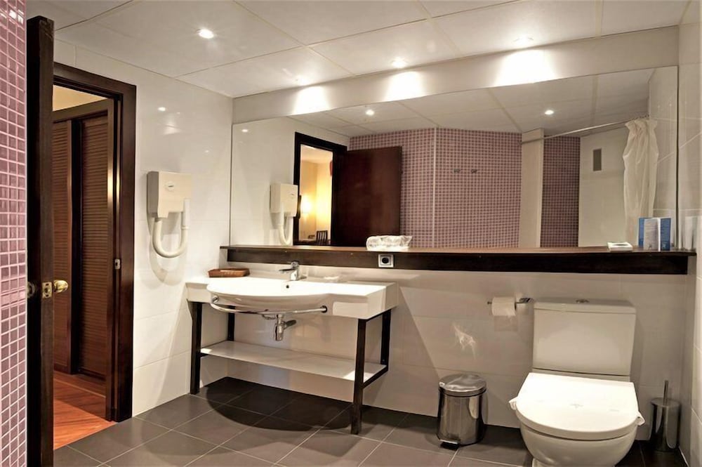 Double Single Use، Hotel Bernat II 10/10