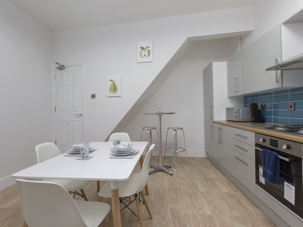 Townhouse Plus @ 40 West St 30/50