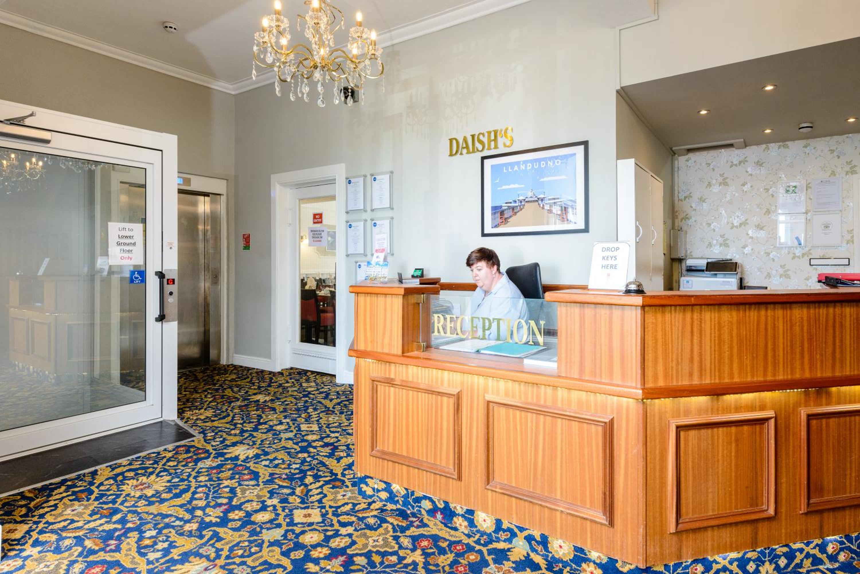 Somerset Hotel 2/77