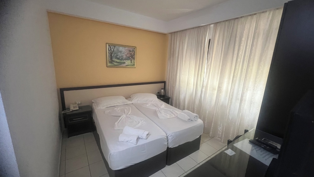 Sunrise Hotel Cameria 13/50