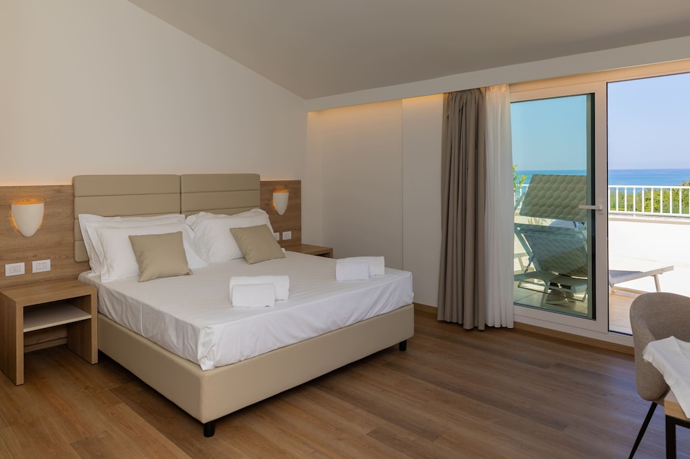 Chalet, King Bed, Sea Front