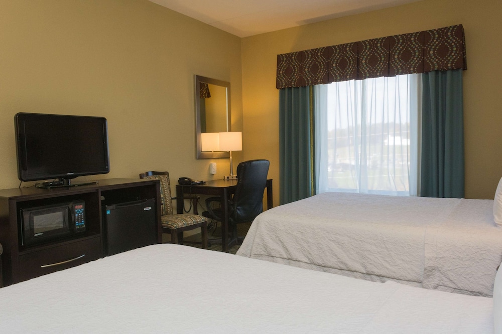 Hampton Inn Dandridge, TN 11/46