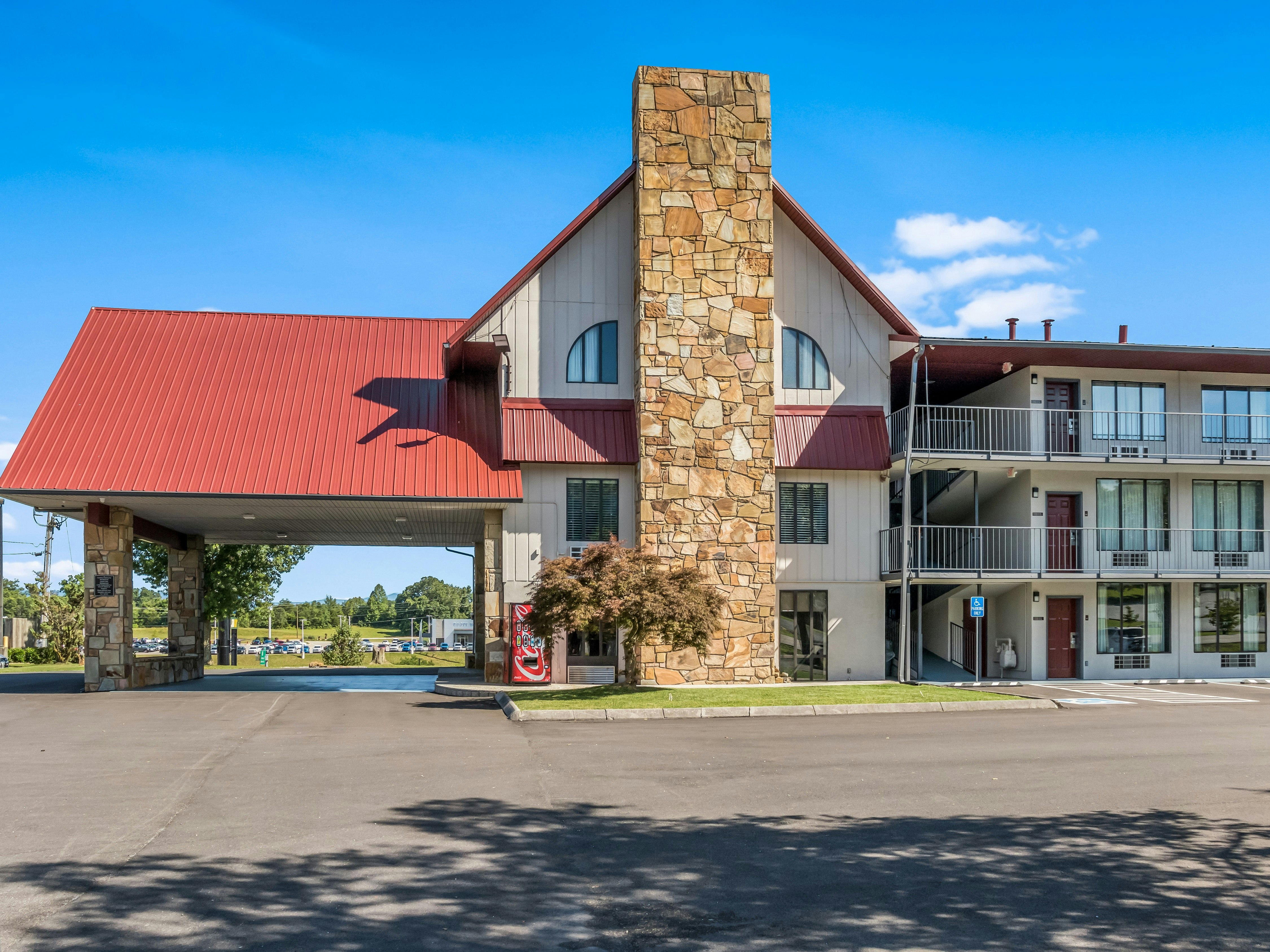 Red Roof Inn Dandridge 15/16