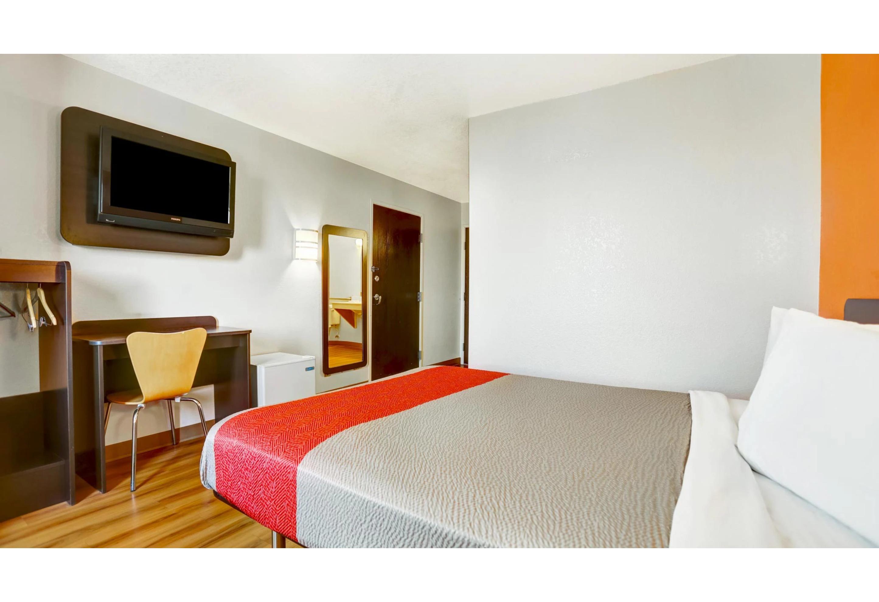 1 Queen Bed - Non-Smoking, Motel6 Benson, AZ 8/9