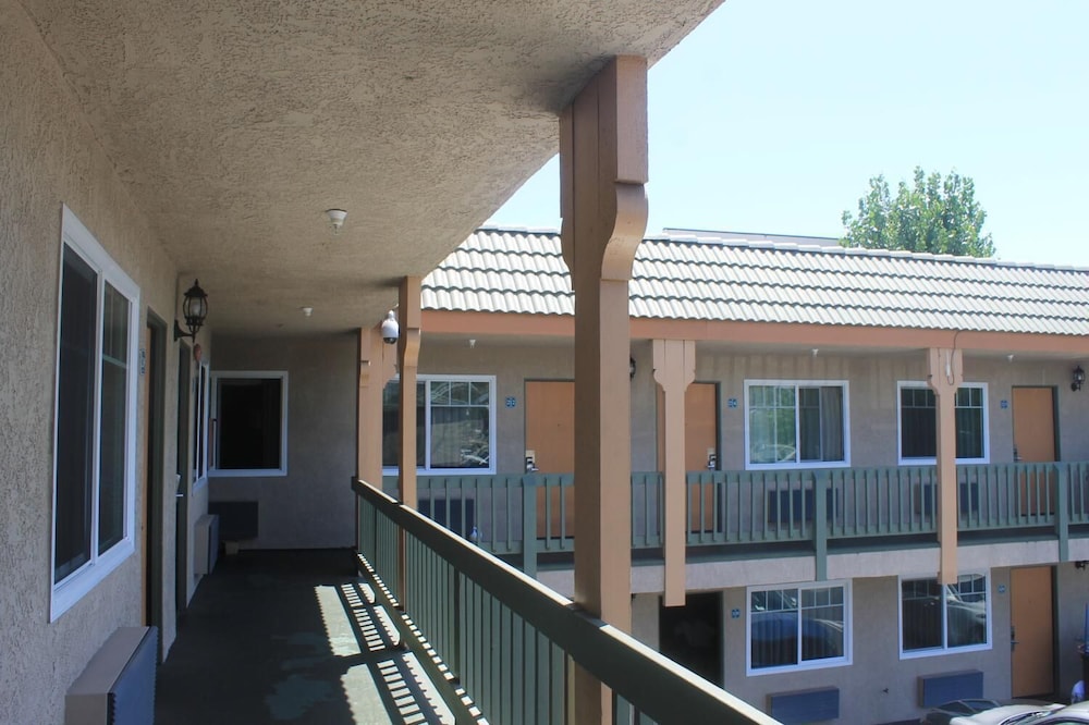 El Rancho Inn 2/36