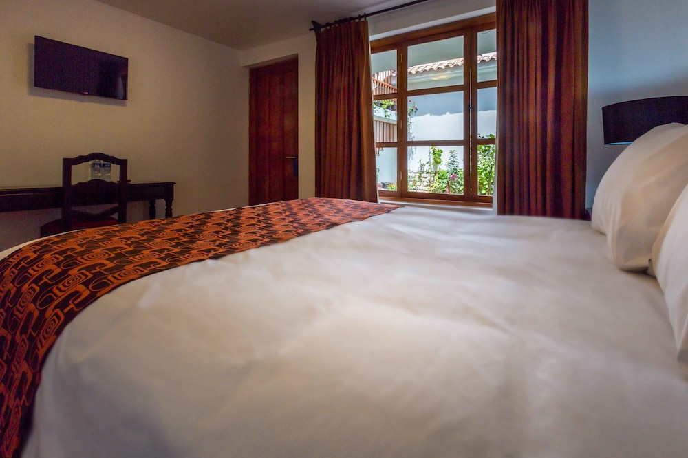 ILLA HOTEL 37/74