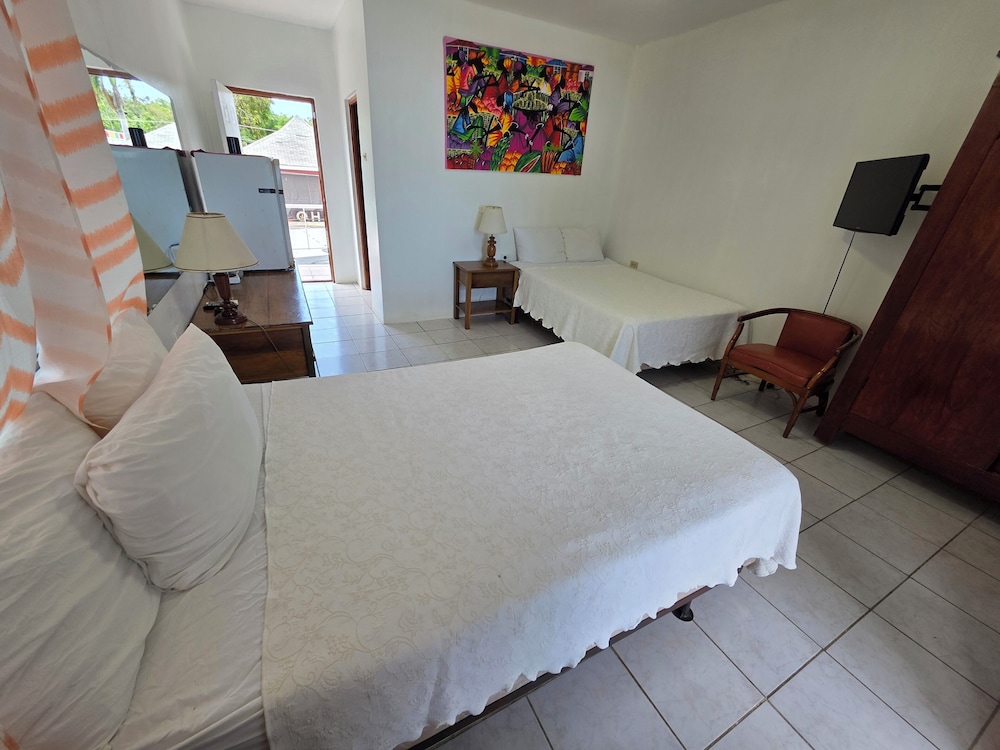 ROOM 2, DELUXE, DOUBLE BED, SEA VIEW