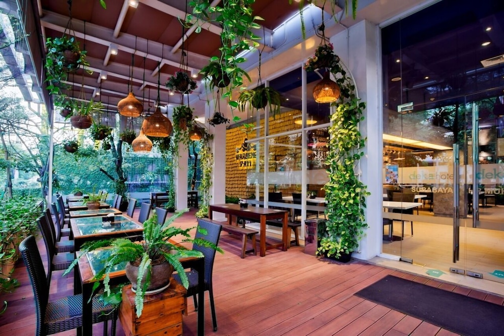 Deka Hotel Surabaya HR Muhammad 38/50
