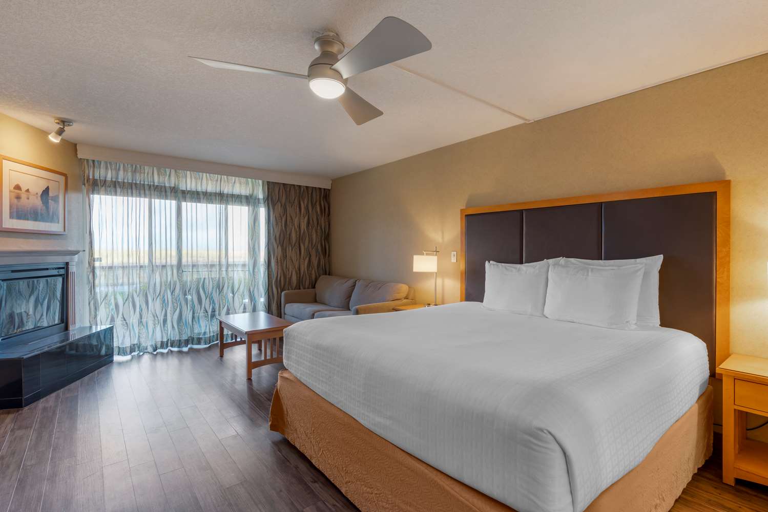 Room, King Bed, Ocean Front, Sofa, Garden View