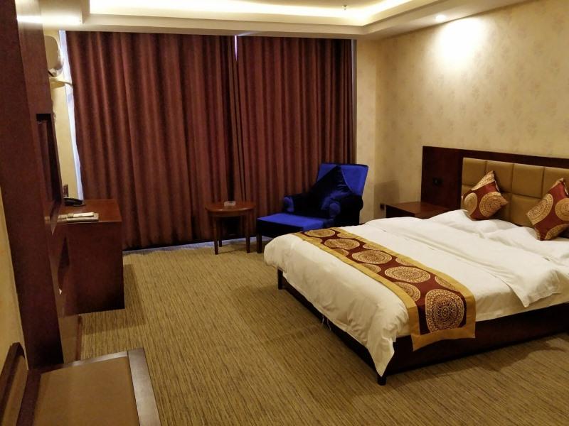 GreenTree Alliance Tacheng Wenqin Road Left Bank Of Sunshine Hotel 11/24