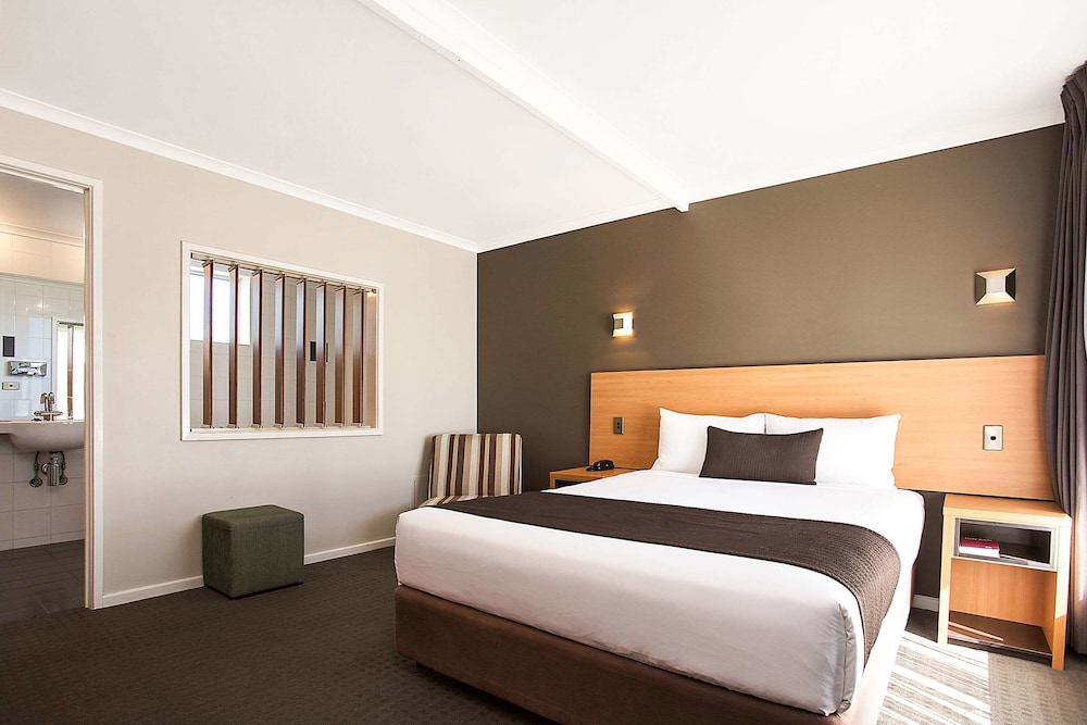 Comfort Inn On Raglan 16/39