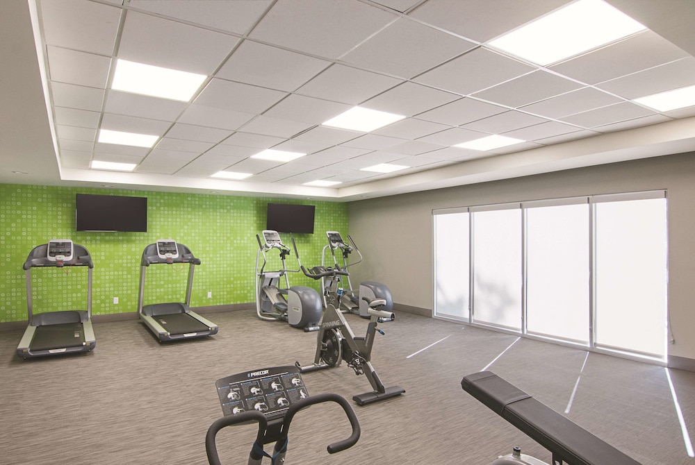 La Quinta Inn Suites By Wyndham Orlando Ucf 26/45