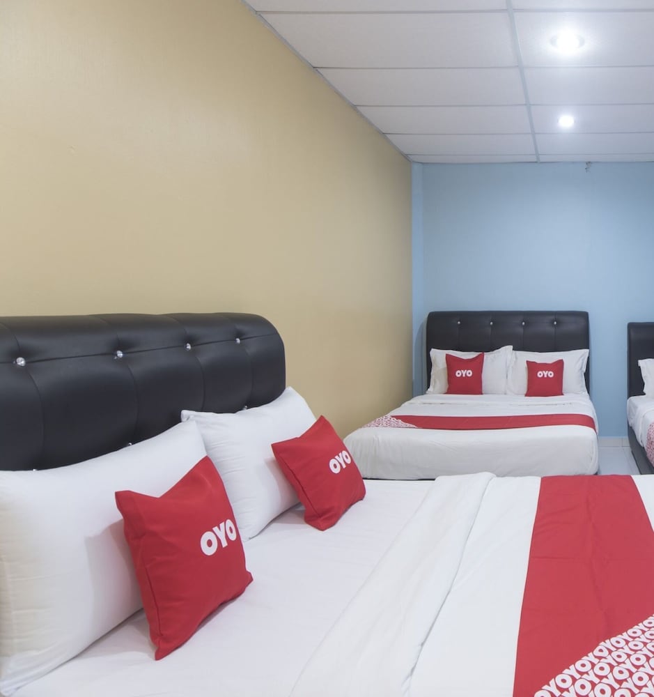 Family, 1 Single and 2 Double Beds 3/5