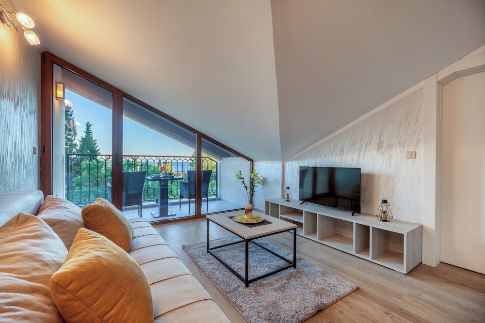 Luxury apartments Queen 28/47