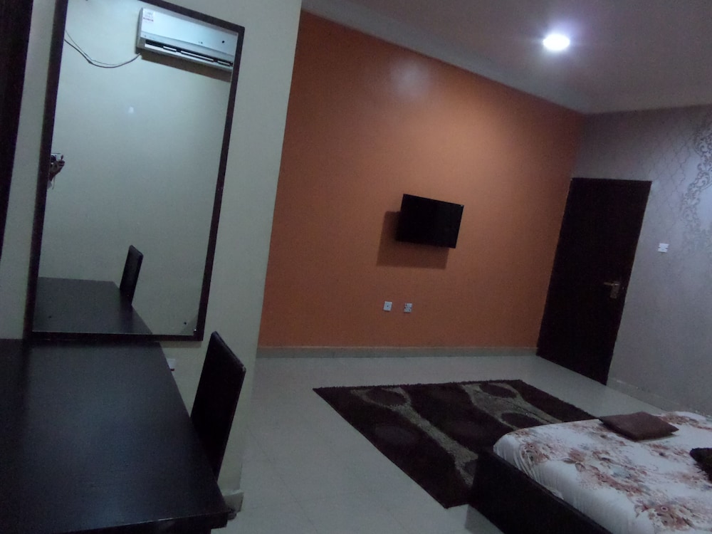 SUPERIOR, QUEEN BED