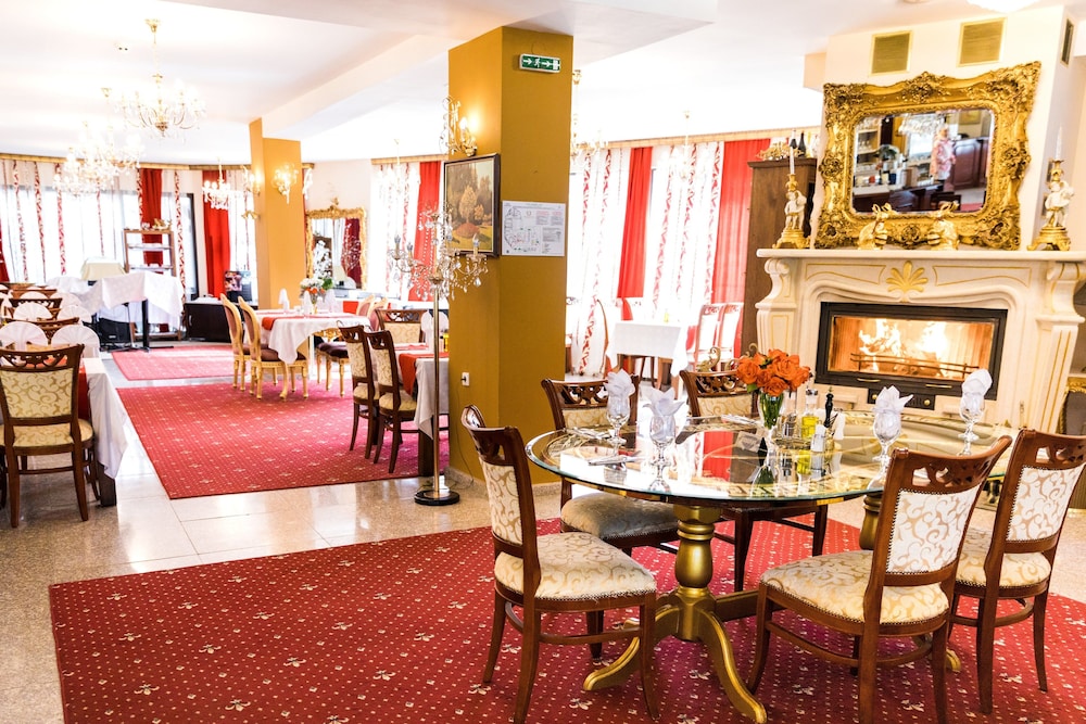 Hotel Elegant Lux 77/90