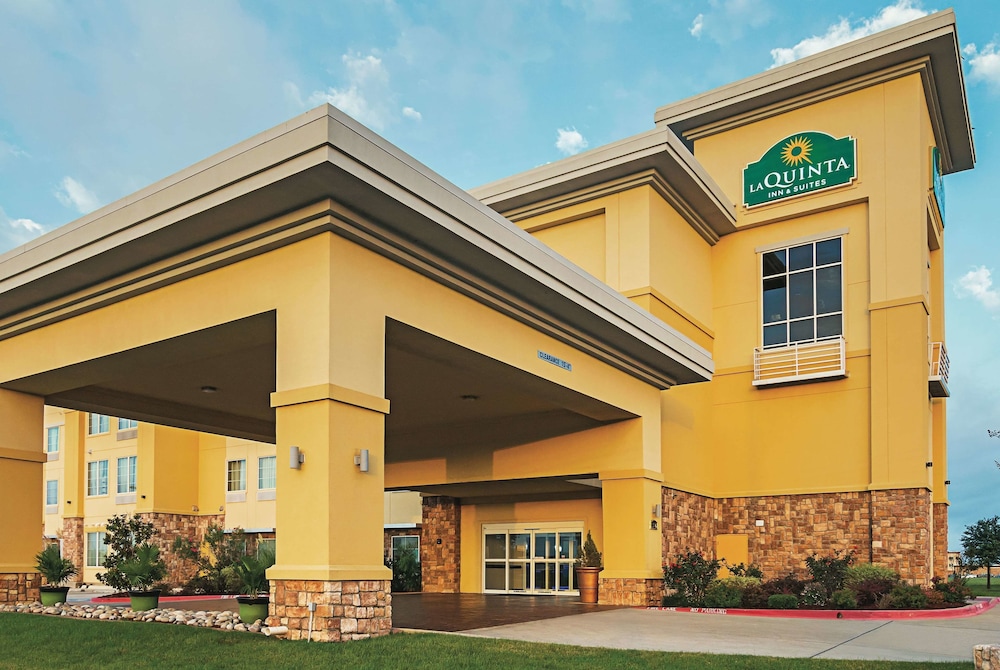 La Quinta Inn & Suites by Wyndham Ft. Worth - Forest Hill TX 1/49