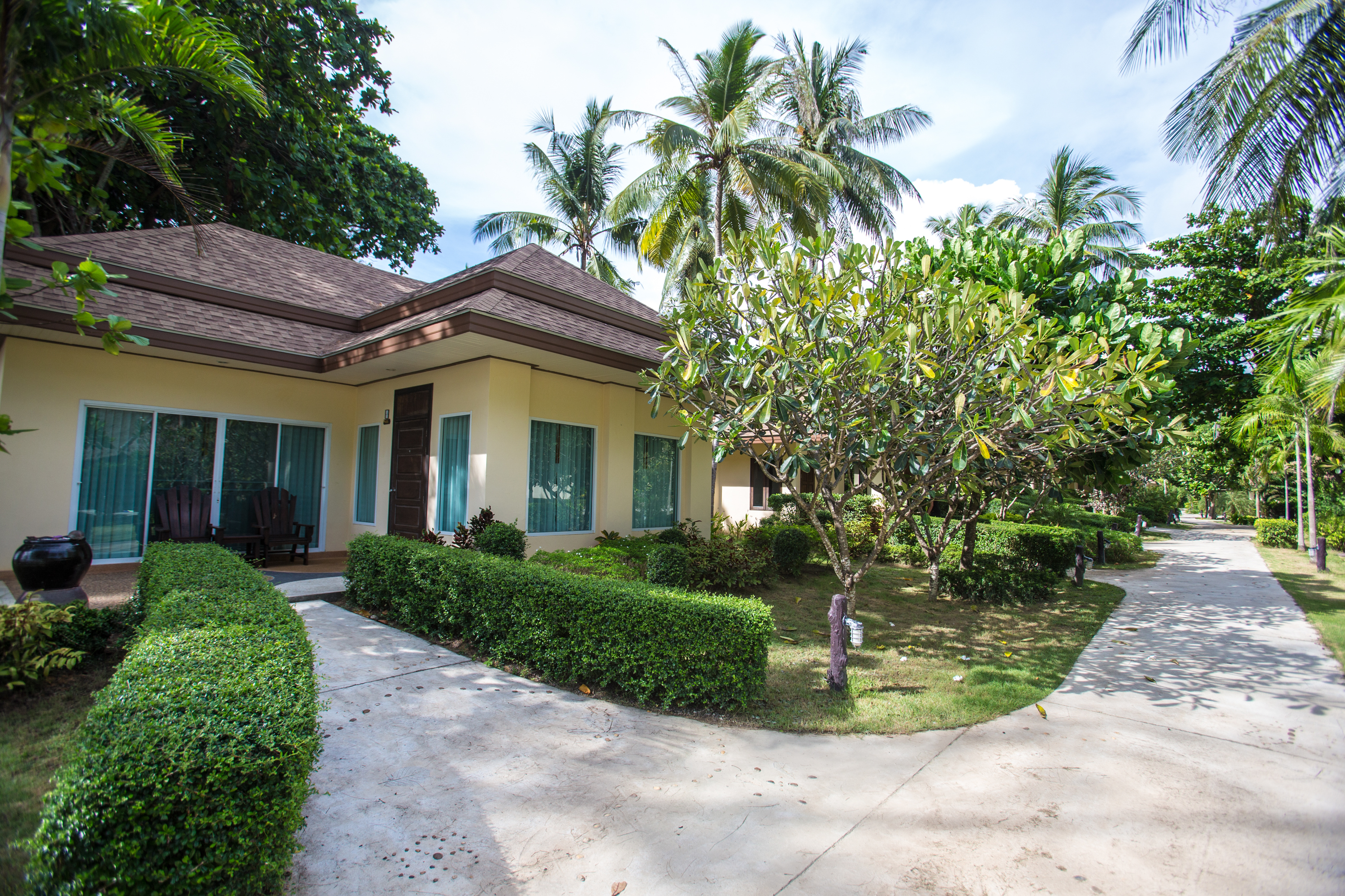 Hotel and Beach Bungalow at Lanta Resort 47/55