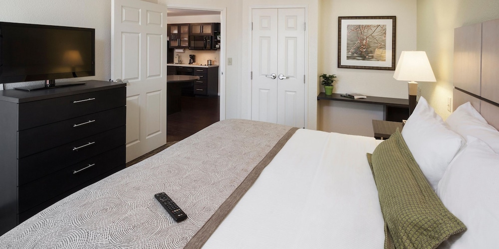 Candlewood Suites Pearl 17/59