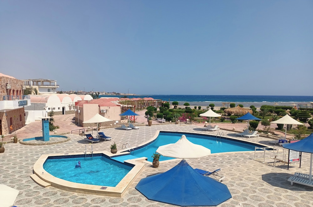 Dolphin Continental Hotel 46/59