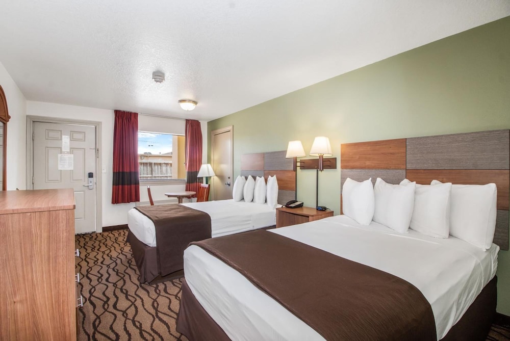 Motel6 Galveston, TX - Beach/Seawall 27/48