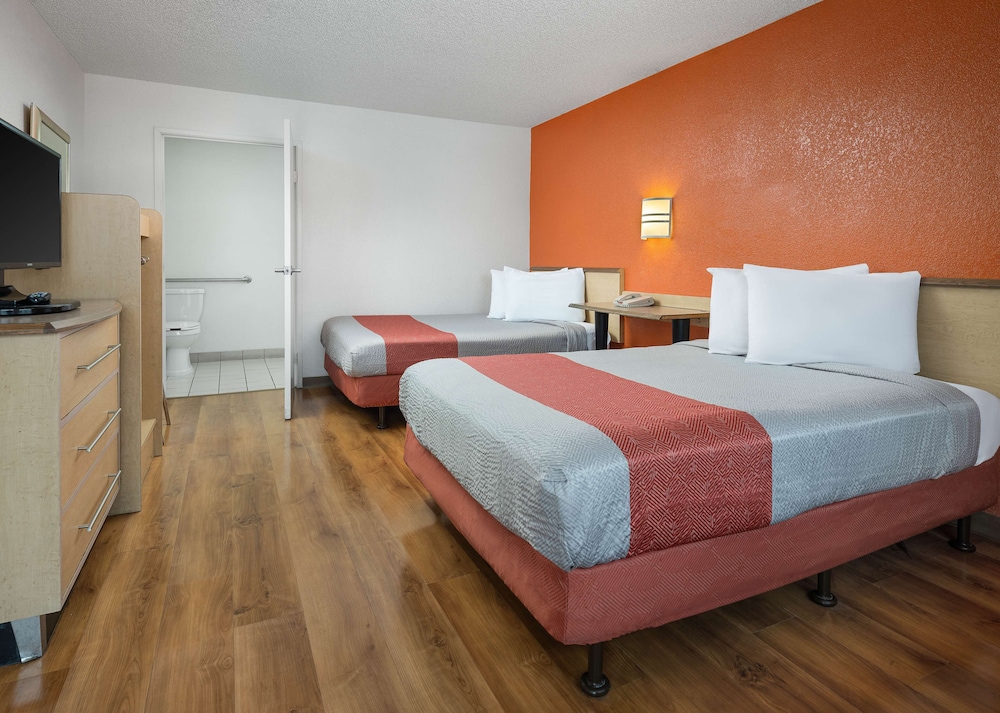Motel6 Carlsbad, CA - Near Legoland 33/53