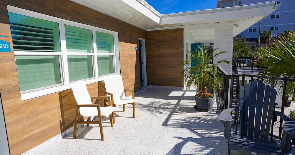 Ivory Sands Beach Suites 44/50