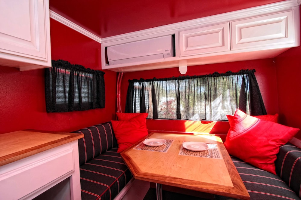 Palm Canyon Hotel and RV Resort 62/73
