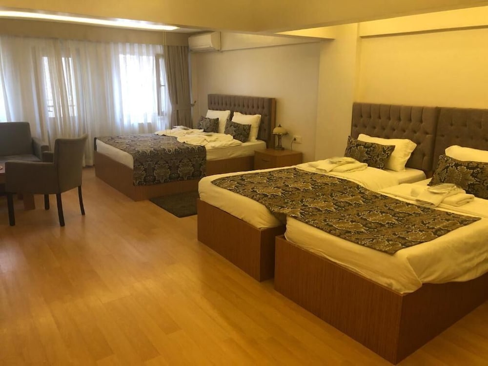 Aiza Suites 43/53