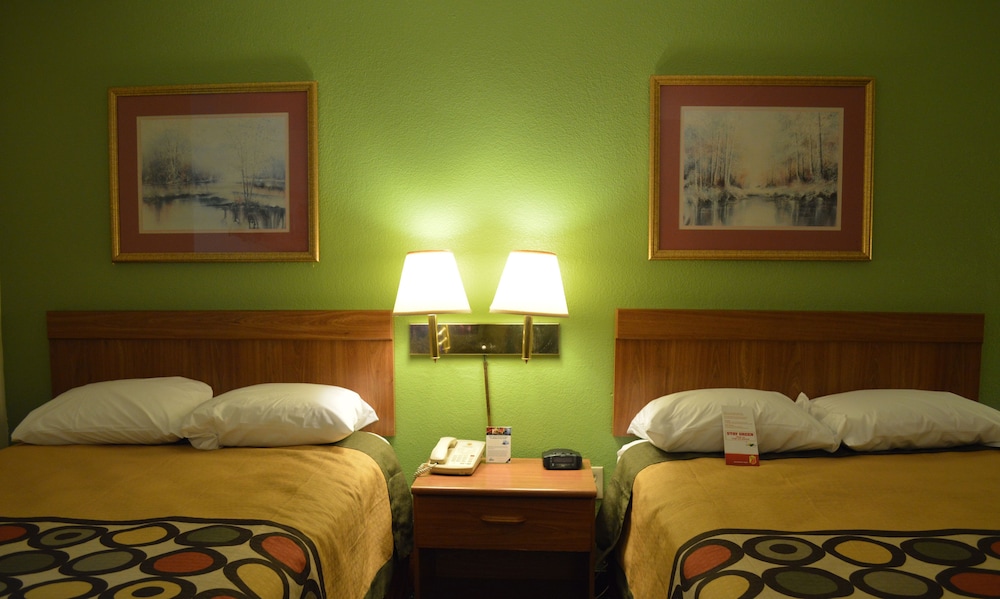 Super 8 by Wyndham Tifton 40/54