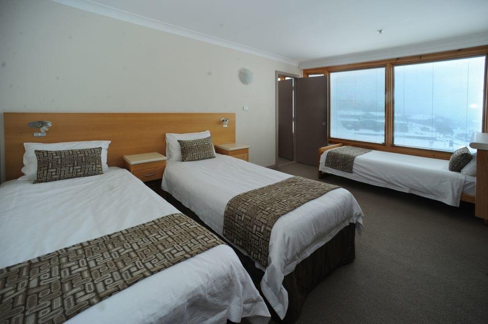 Smiggins Hotel 11/67