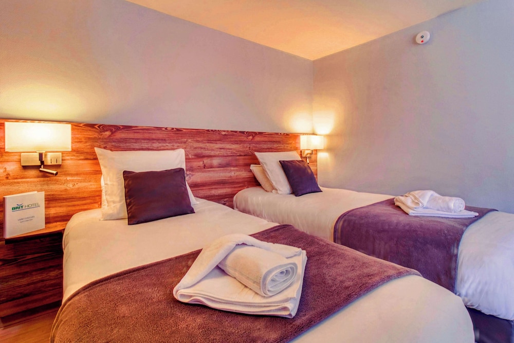 Brit Hotel Confort Pau Lons 10/36