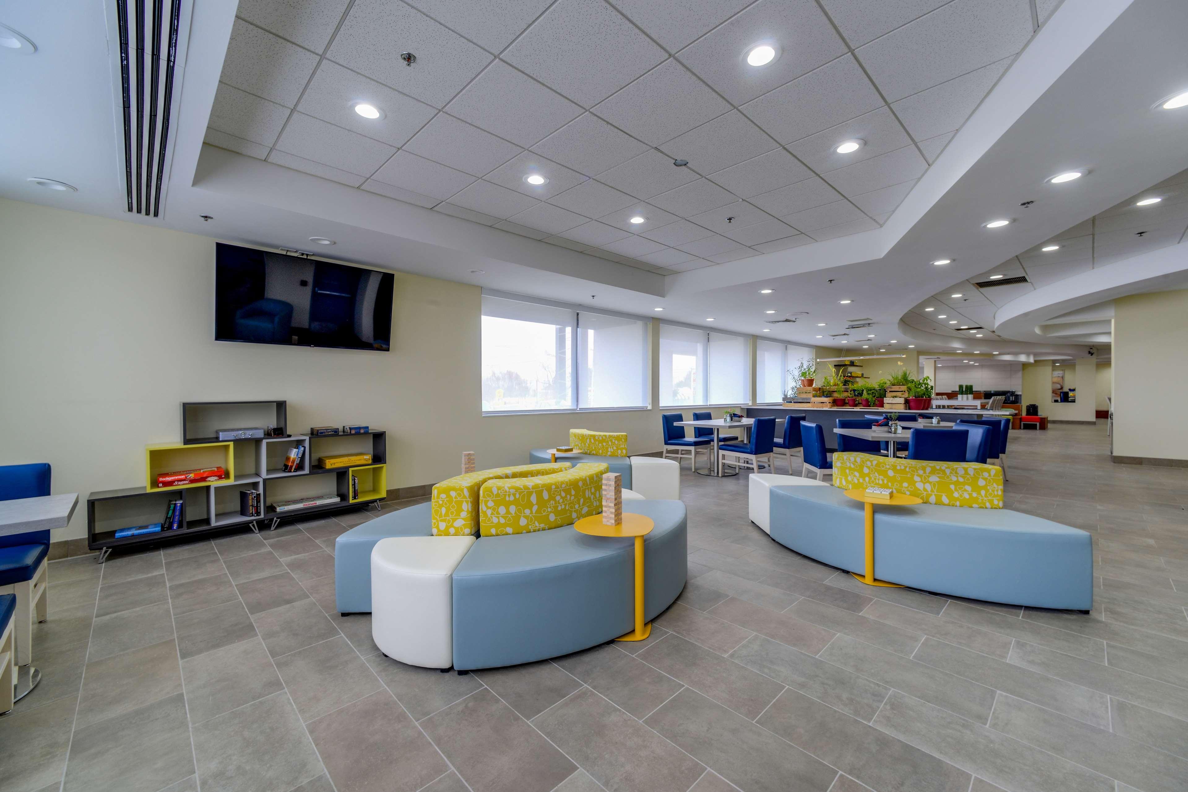 St. Louis Airport Hotel 28/44