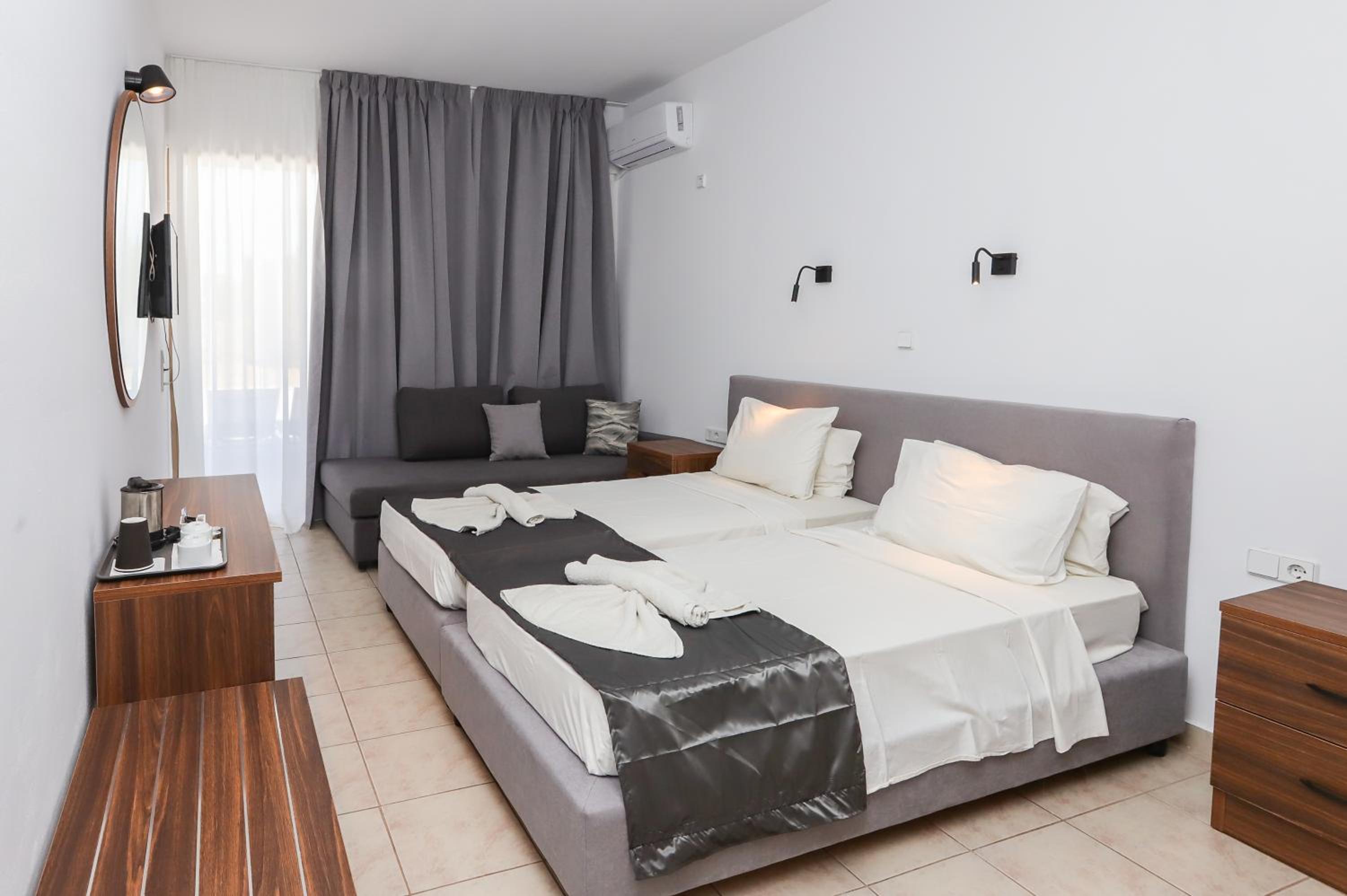 Room, Double Bed, Shared Pool