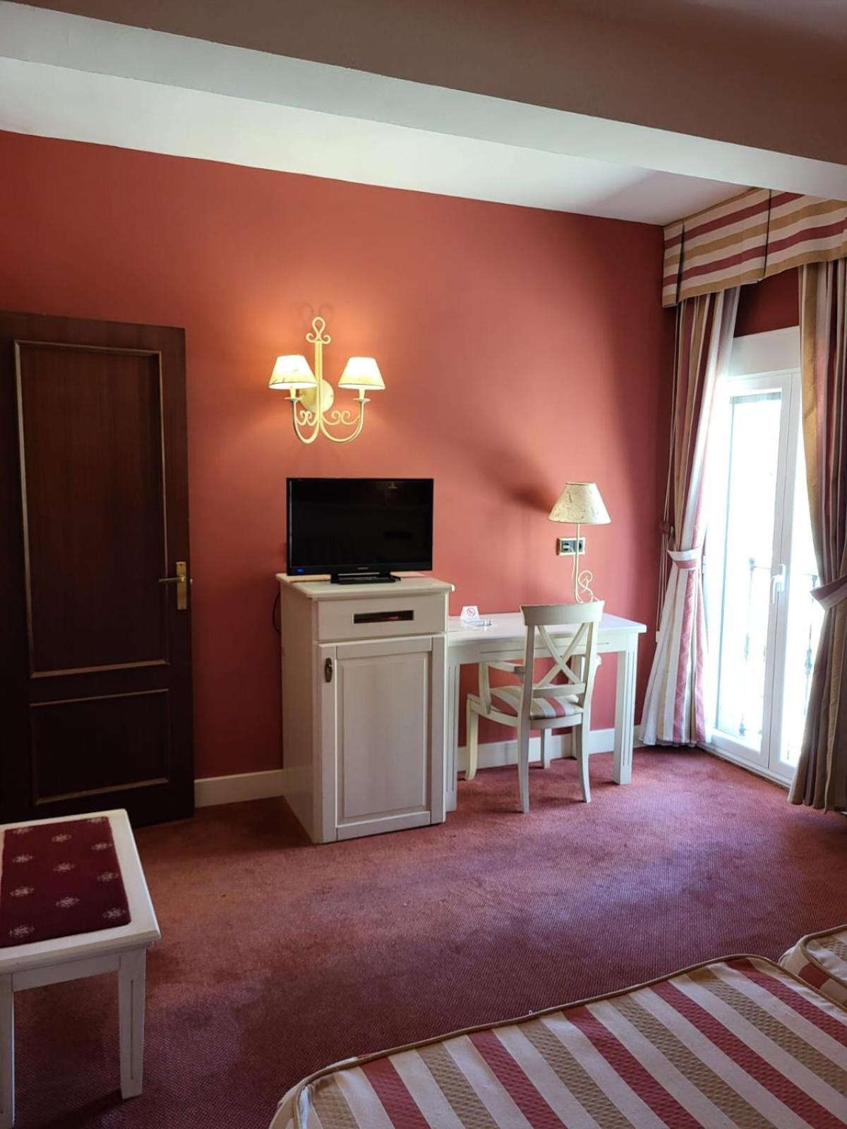 Hotel Leonor Miron 34/55