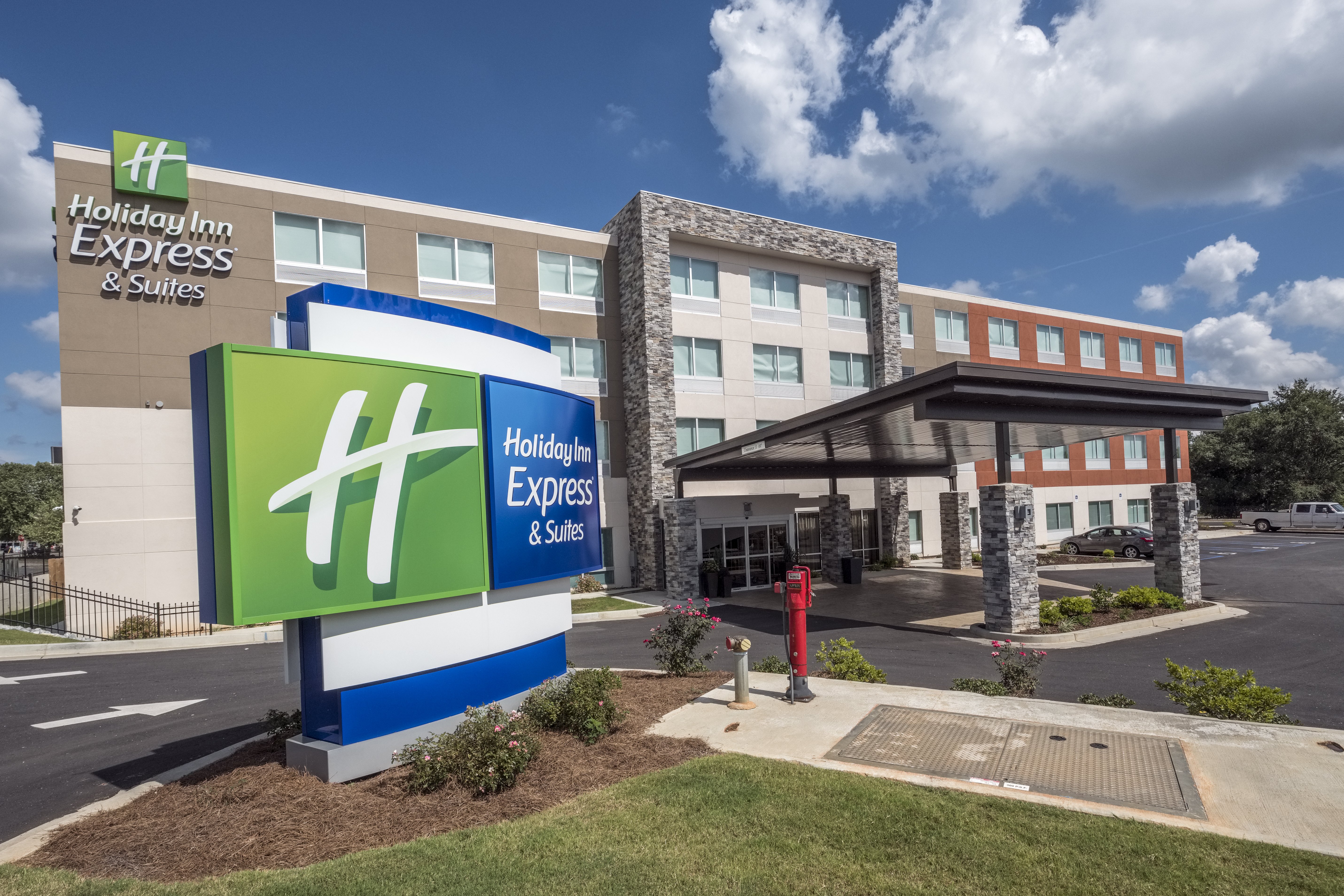 Holiday Inn Express & Suites Commerce 42/42