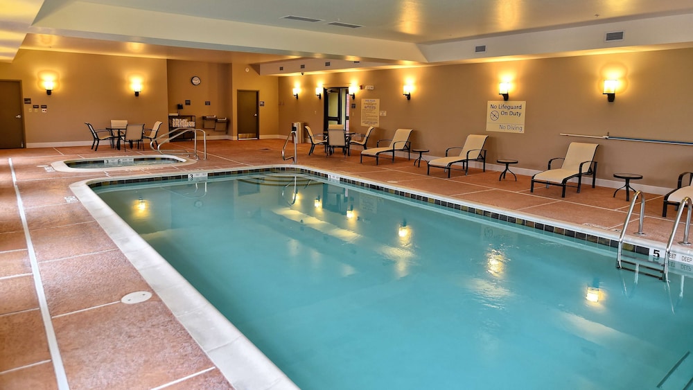Hampton Inn Geneseo 1/54
