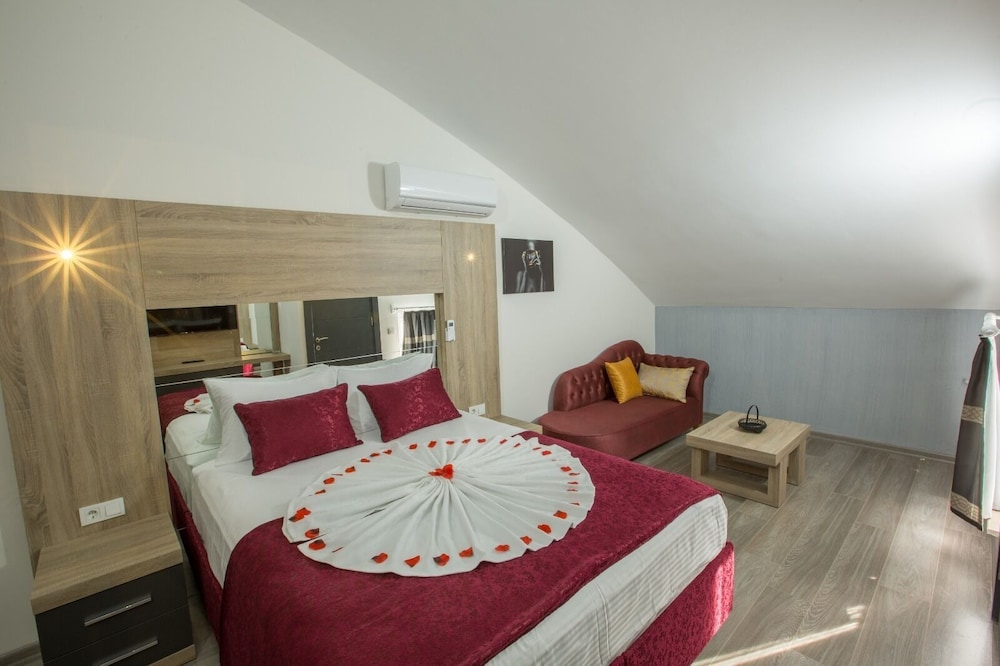 Elanis Suites 11/40