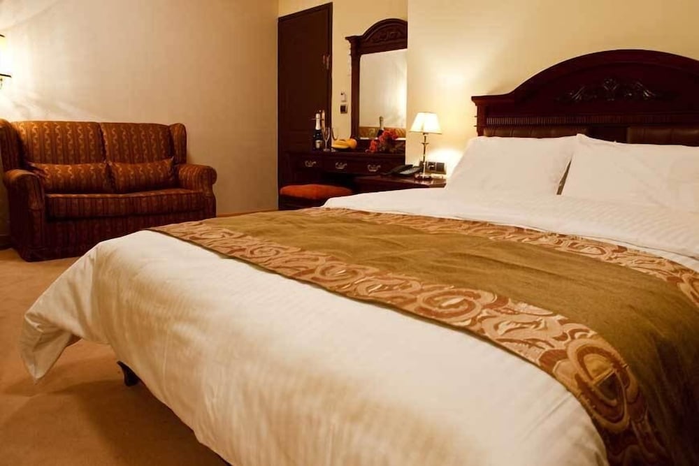 DIAS HOTEL 24/77