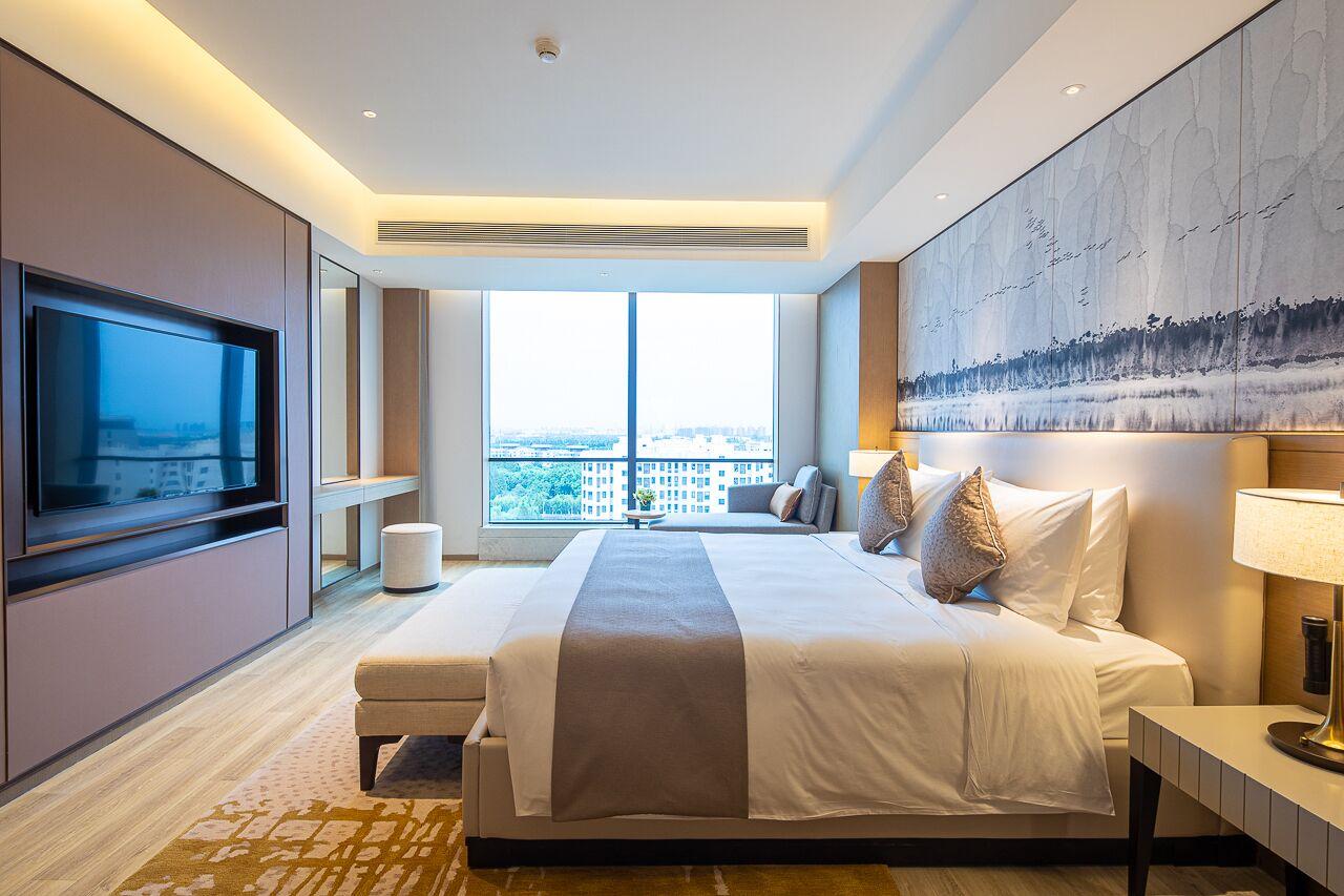 BUSINESS, KING BED