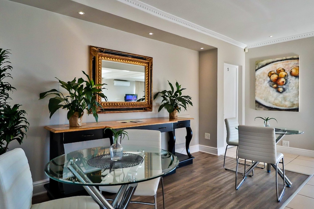 Hermanus Beachfront Lodge 29/43