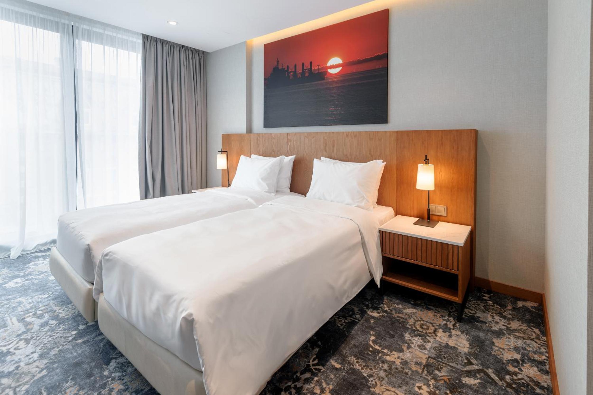 Twin Room: